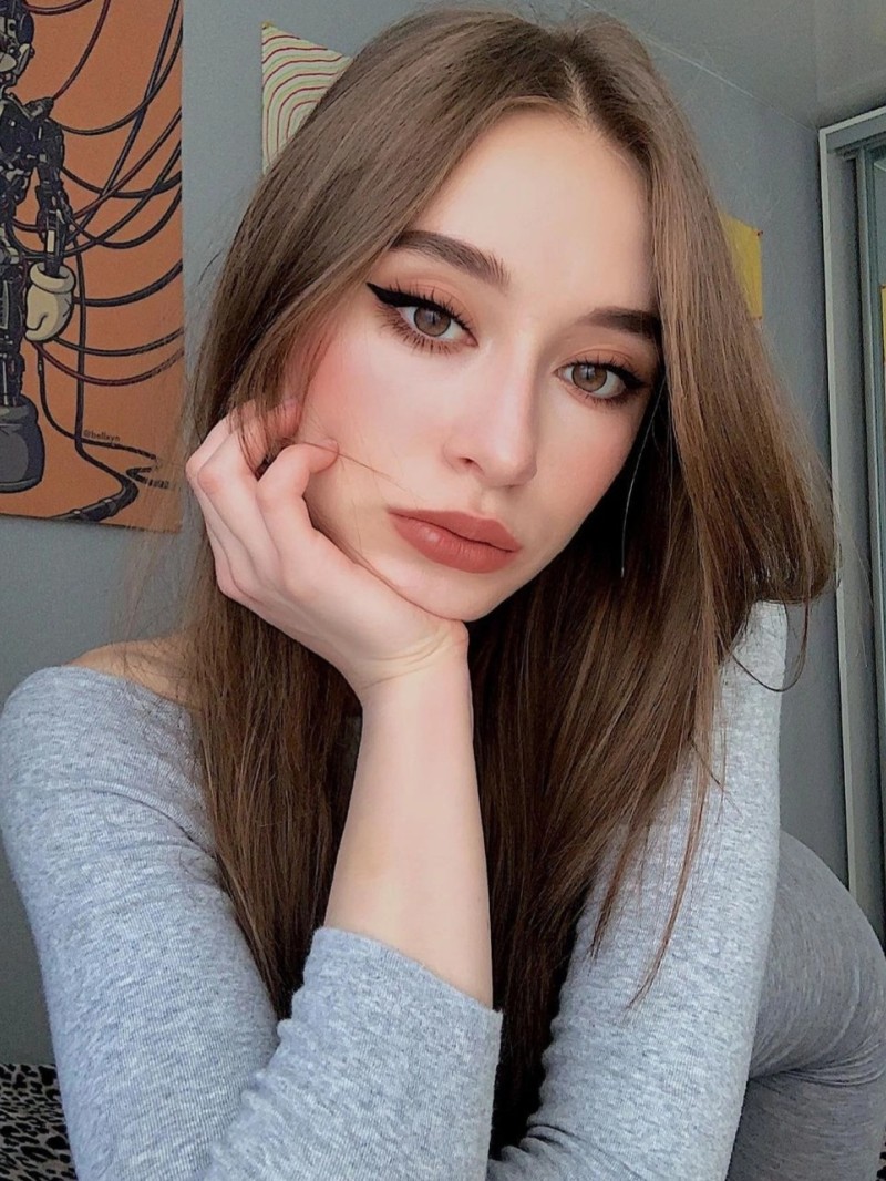 Проститутка Жанна СПб у метро Горьковская, телефон +7(981)260-89-38